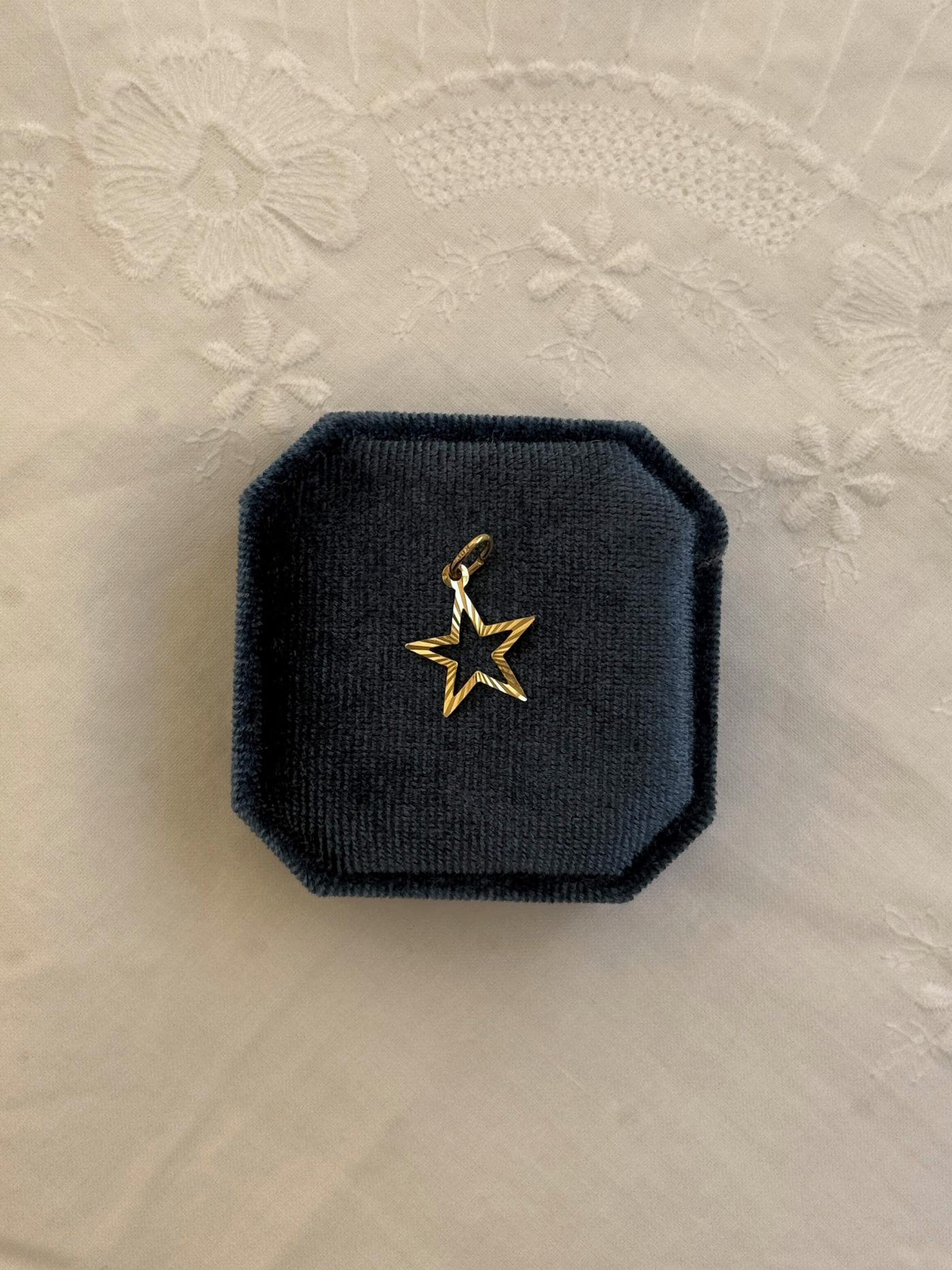 Sparkle Star Charm Vintage Gold