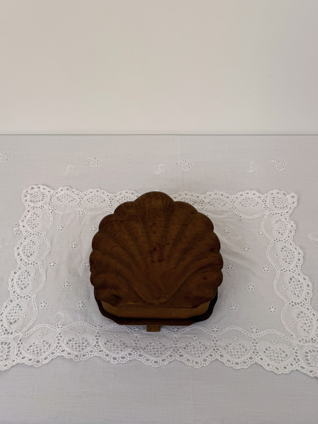 Big Scallop Box Olive Wood