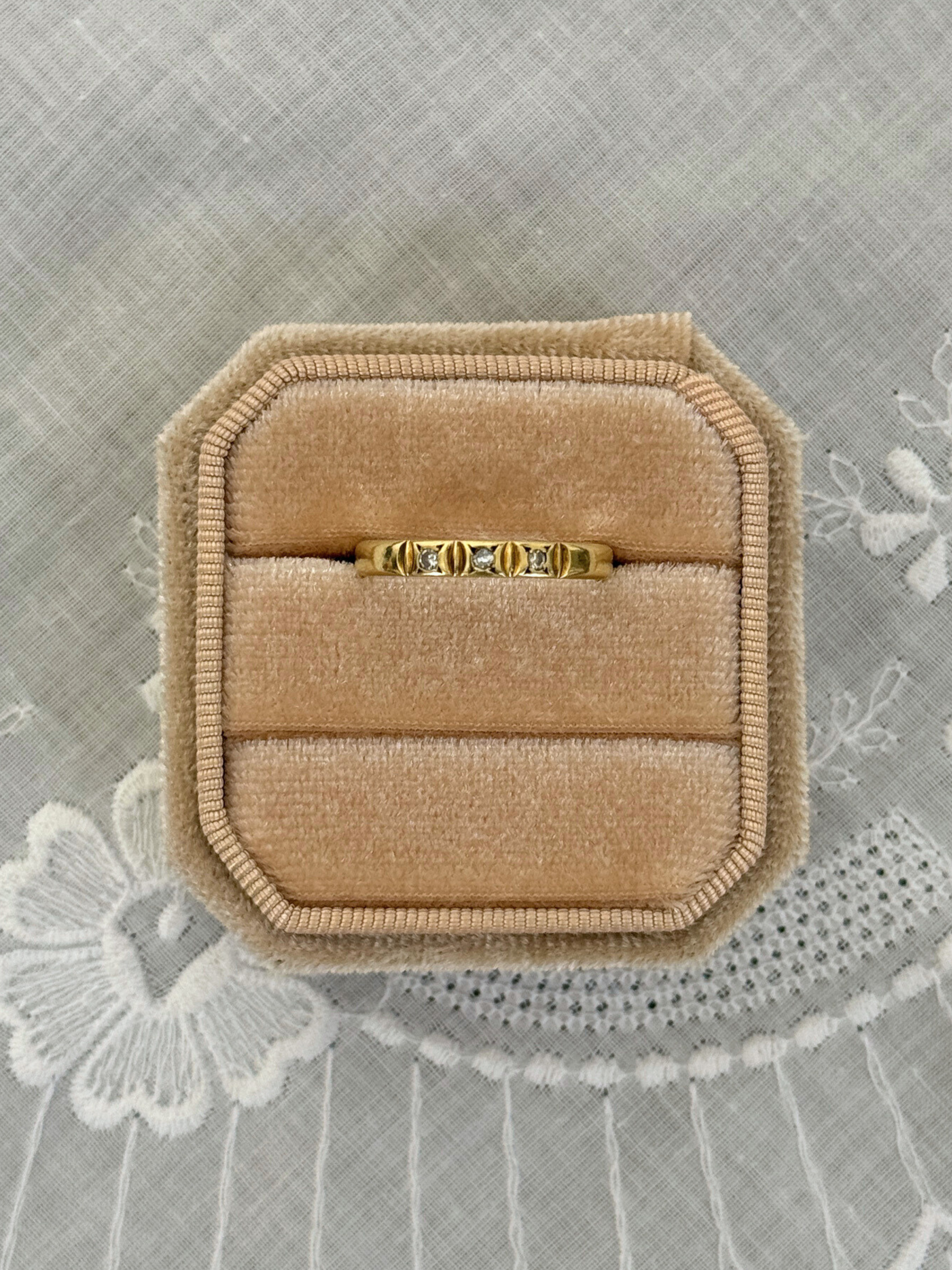 Flush Gypsy Band 14k Vintage Gold