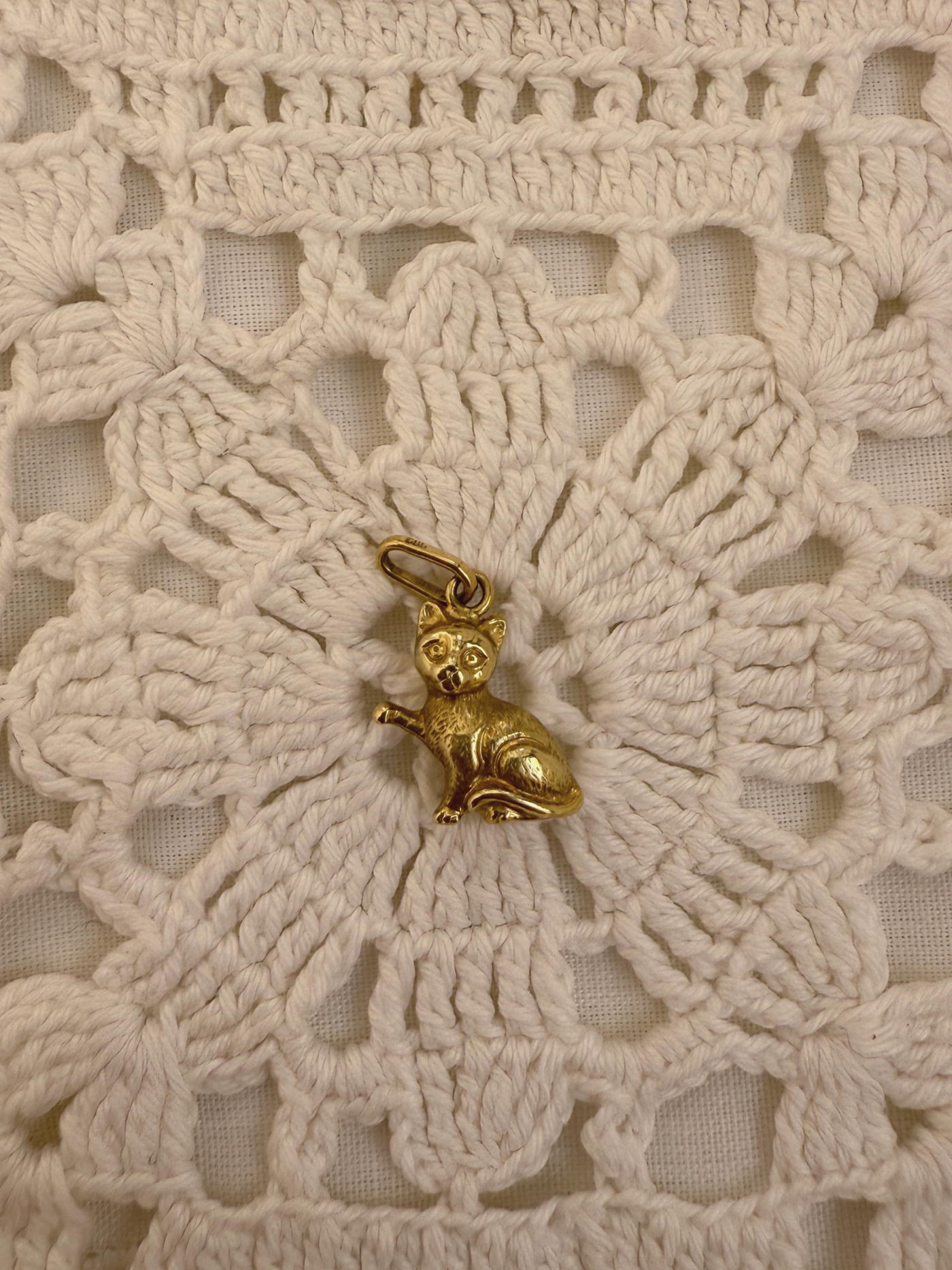 14k Kitty Charm Vintage Gold
