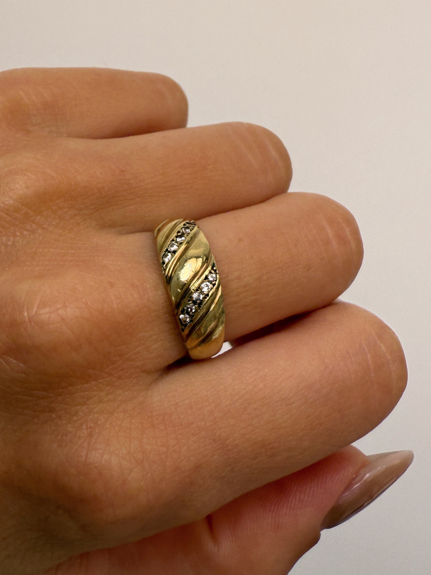 Sparkle Stripe Croissant Ring Vintage Gold