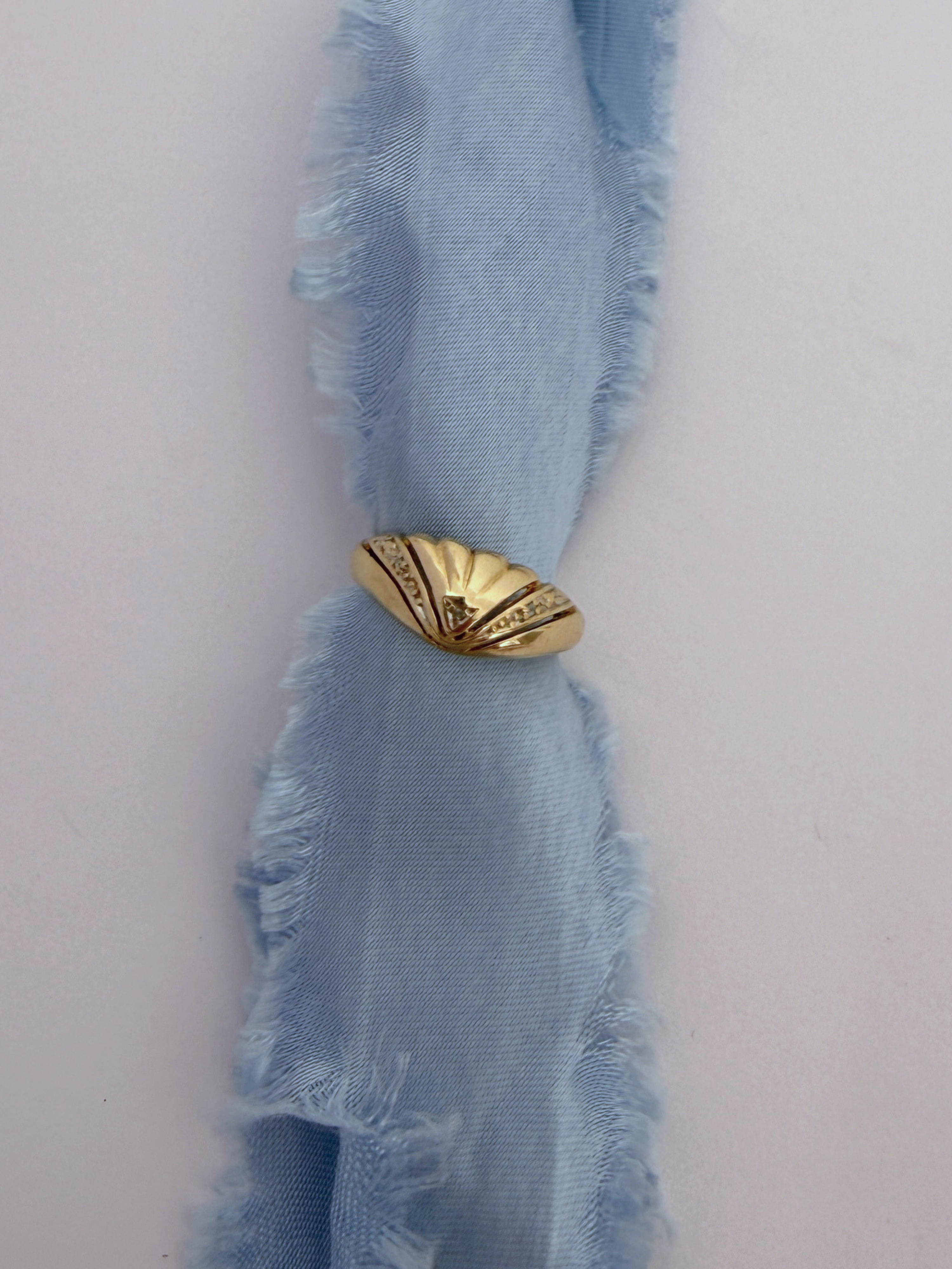 Shell Ring Vintage Gold