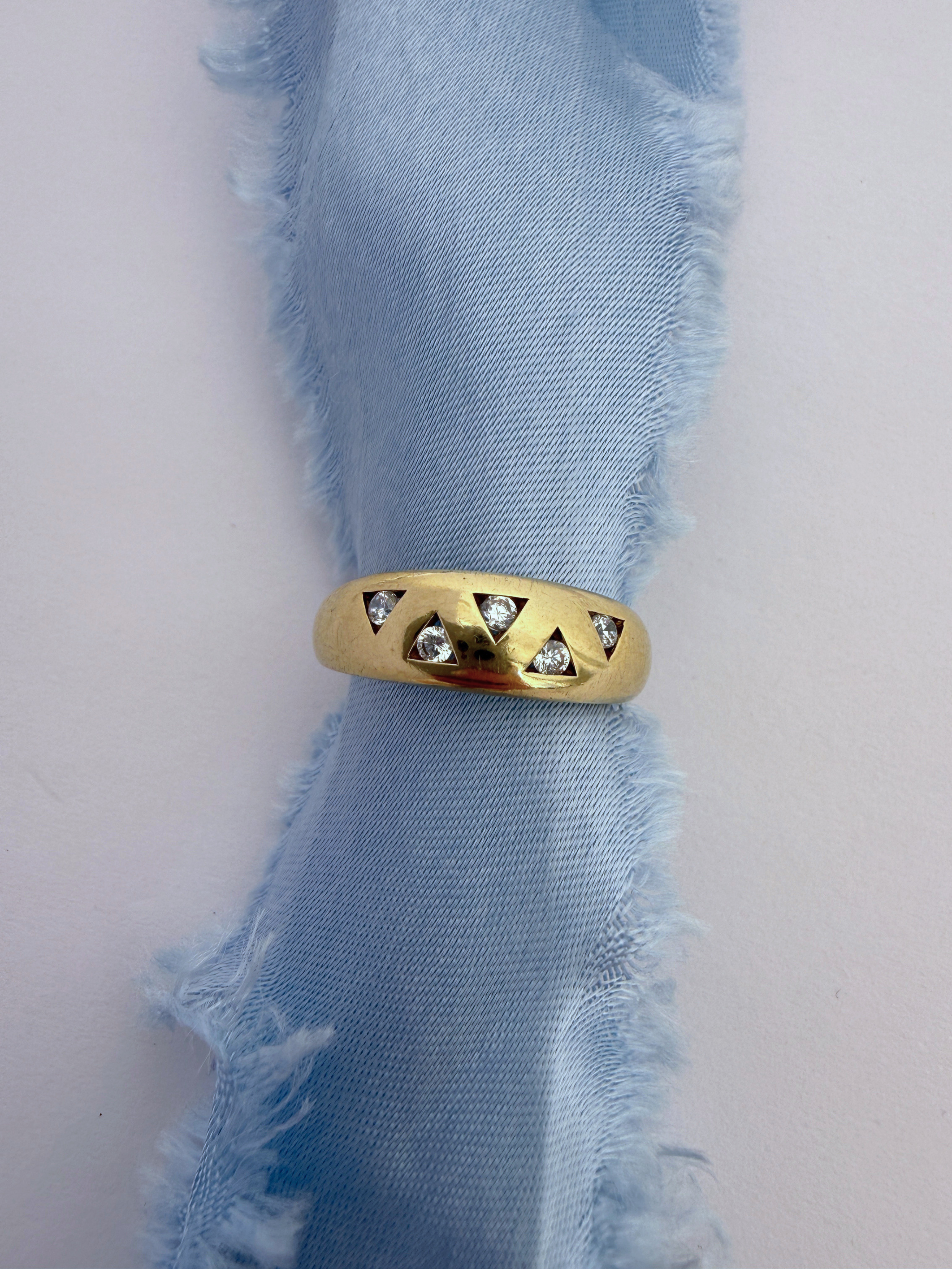 Sparkly Triangles Ring Vintage Gold