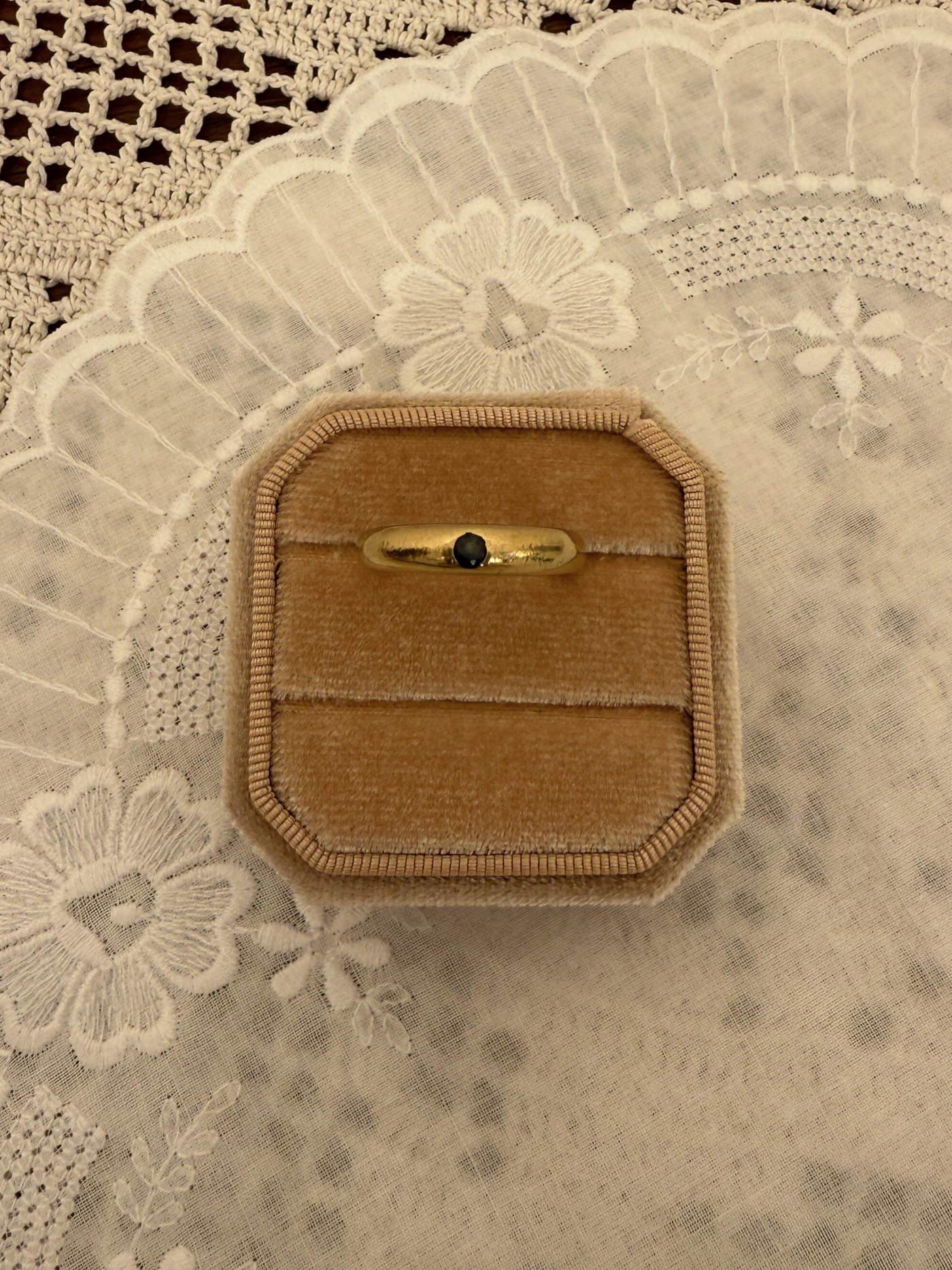 Simple Sapphire Band Vintage Gold