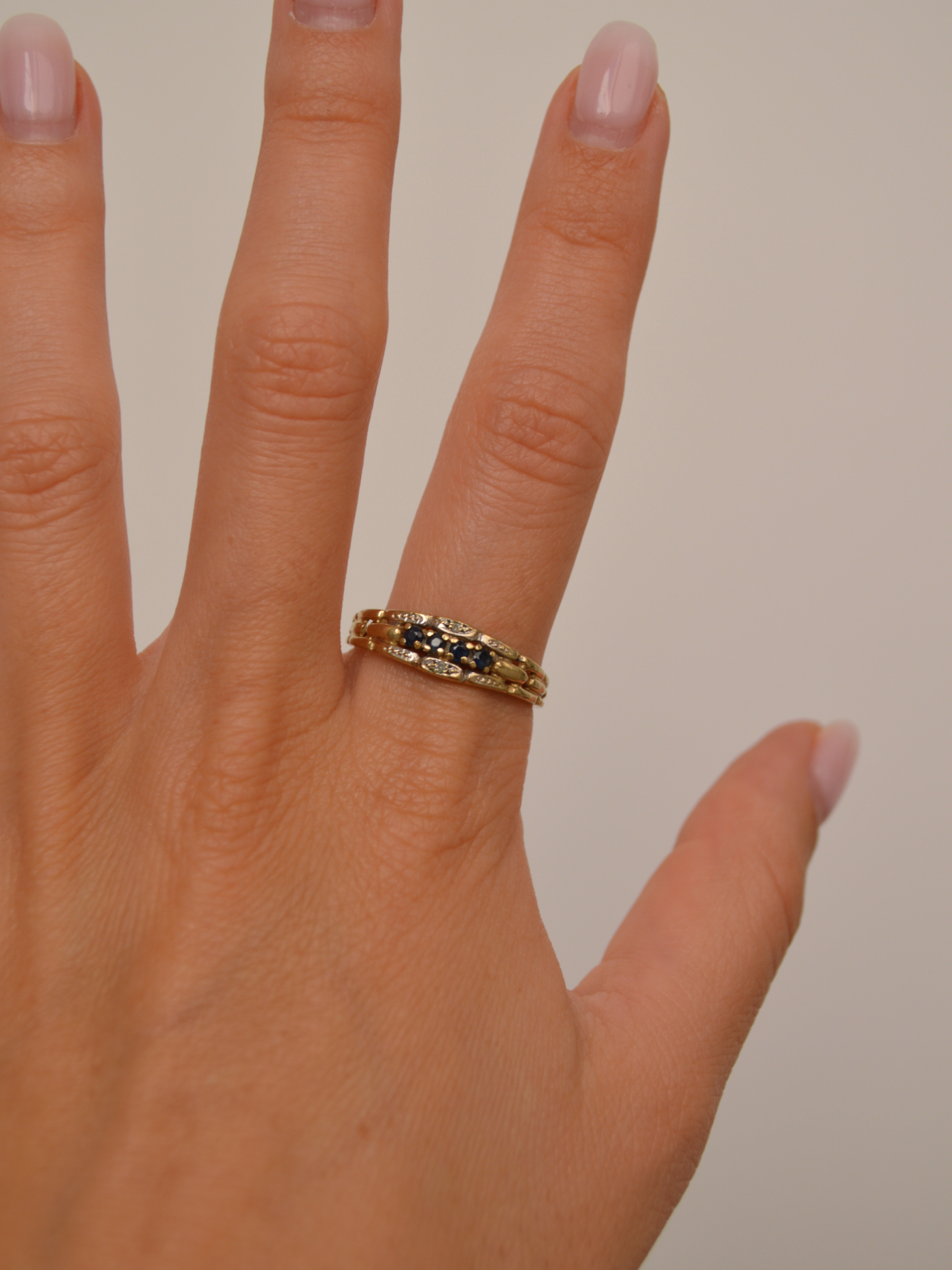 Sapphire Chain Ring Vintage Gold