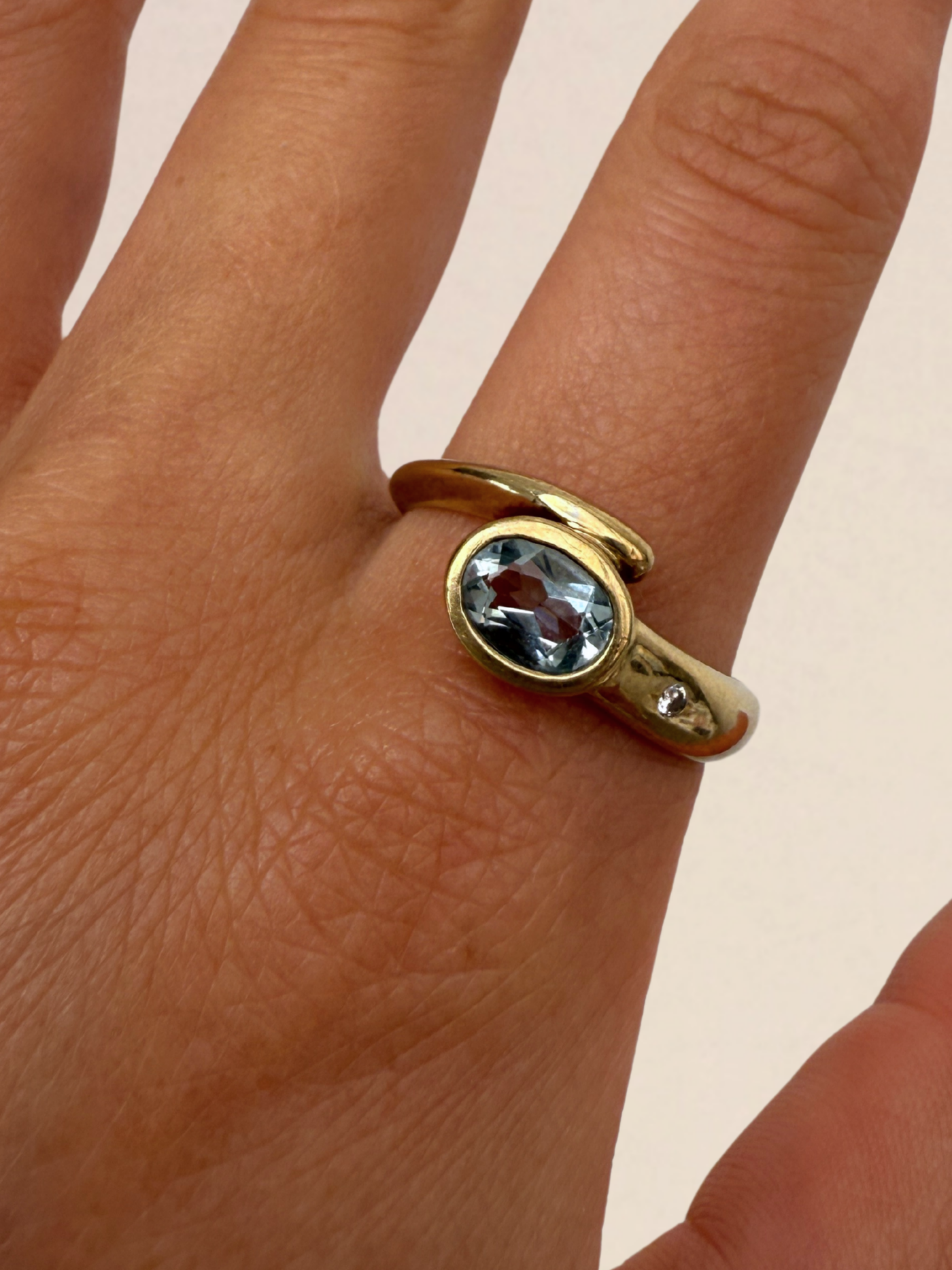 Blue Bezel Vintage Gold Ring