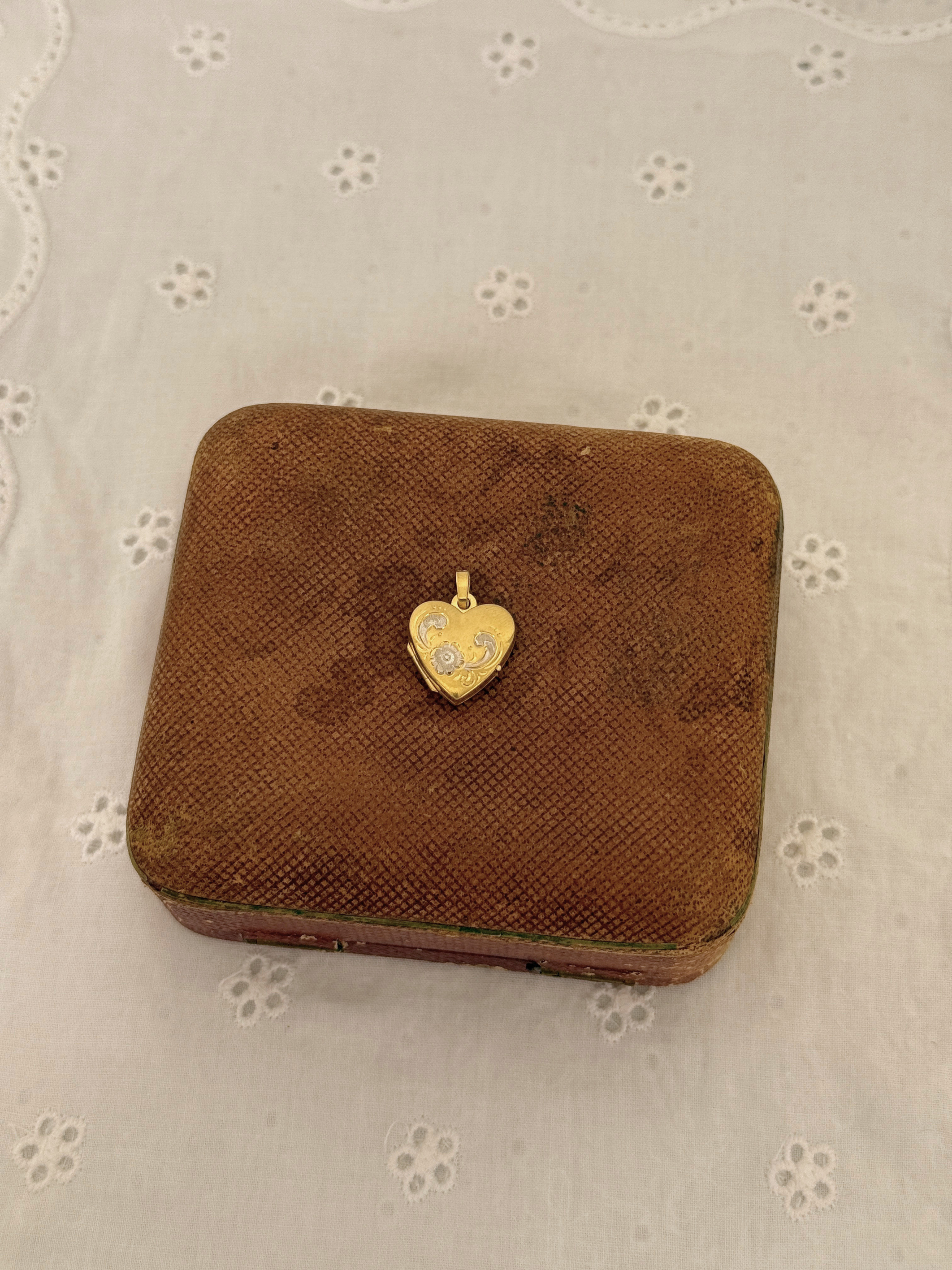 Locket Charm Vintage Gold