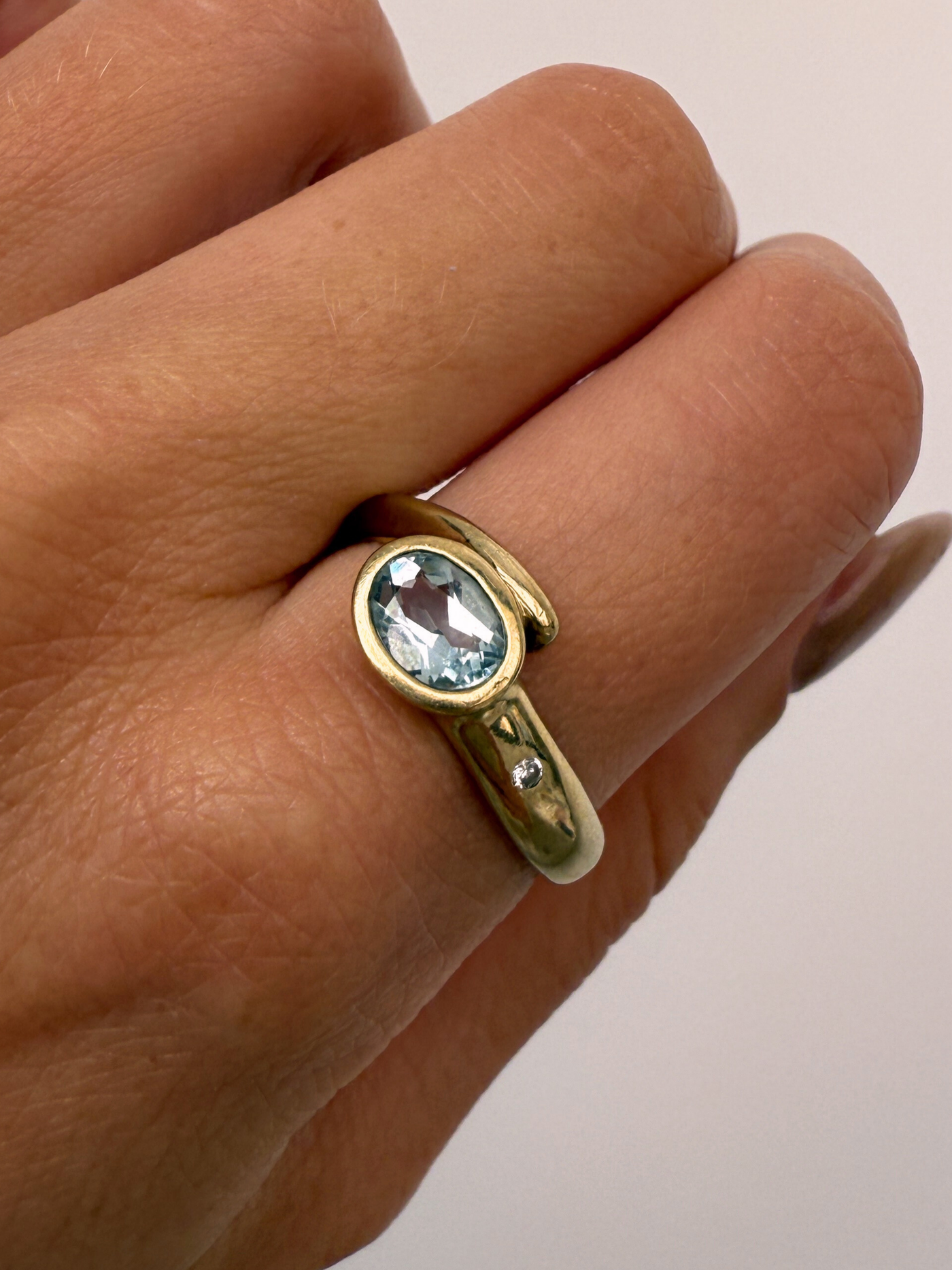 Blue Bezel Vintage Gold Ring
