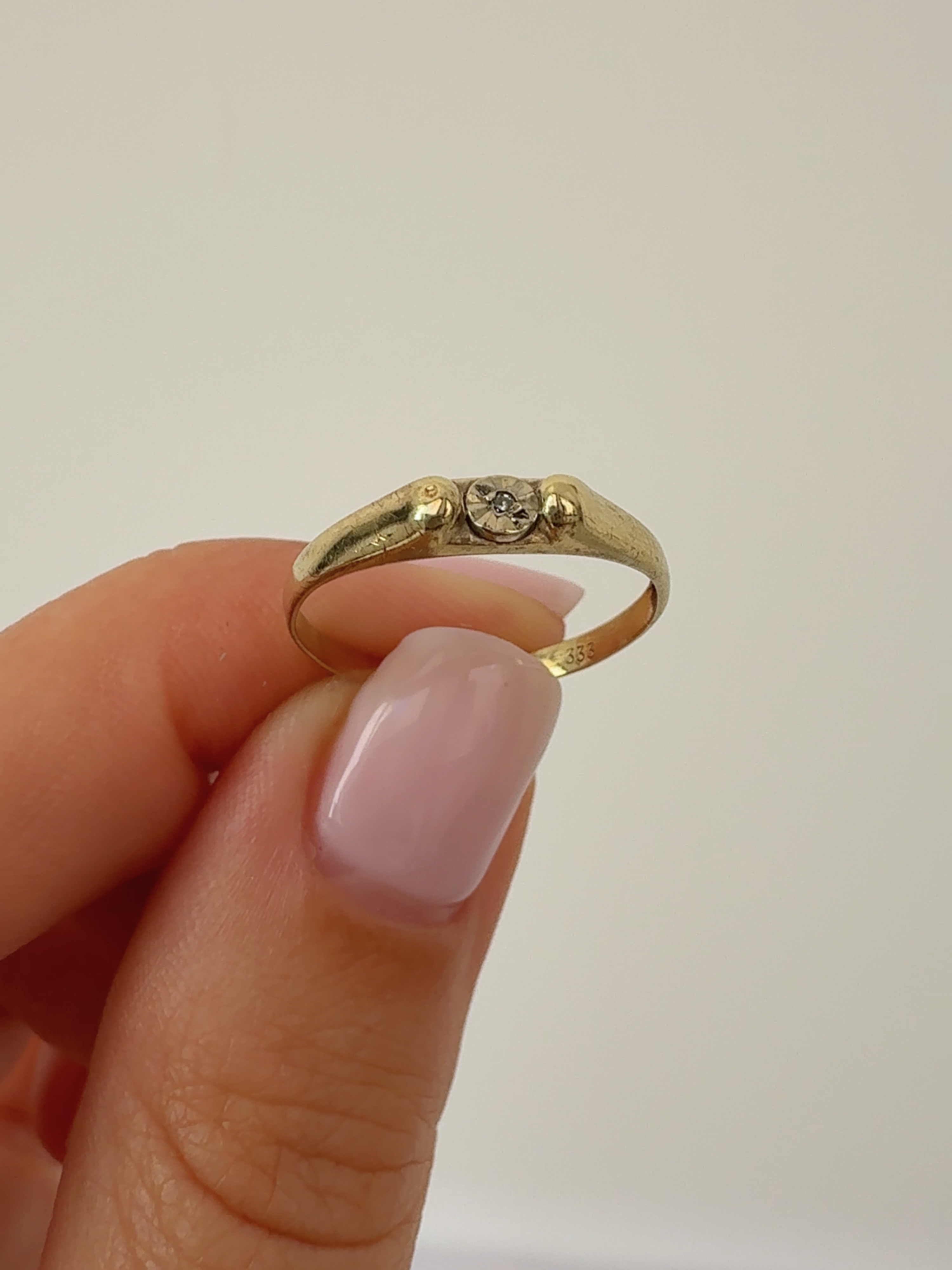 Dainty Diamond Bicolor Band Vintage Gold